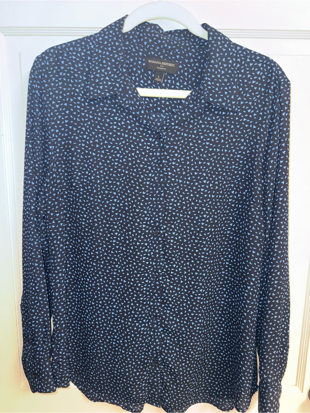 Banana Republic Navy Shirt with Light Blue Scatter Pattern Size L